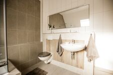 Monteur-Haus: 5 SZ, 7 Betten, Wallbox, Parkplatz, Garten Bild 15