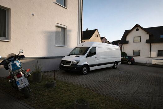 Stellplatz direkt vor dem Haus