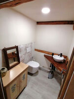 2. separate Toilette