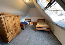 Wohnung links - Dachbereich 2x 1m Bett 