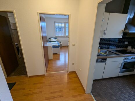 Neues Apartment + 4 Zimmer, Küche, WaMa, SpüMa, TV, Balkon Picture 4