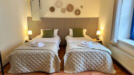 NI Innenstadt | 24 Betten | 5 Wohnungen | Küche | Parken 50m Bild 2