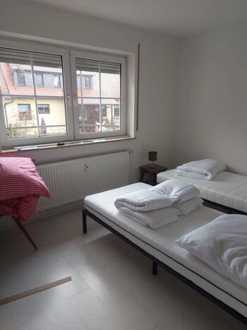 Ruhige 3-Zimmer-Wohnung mit Garten in Heroldsbach Zdjęcie 2