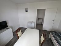 Moderne 3-Zimmer-Wohnung + Gäste-WC, Vollbad, WaMa, SpüMa,TV Bild 7