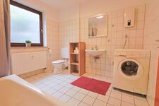 Badezimmer mit Waschmaschine