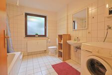Badezimmer mit Waschmaschine