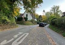 Kostenlose öffentliche Parkplätze in 50 Meter Entfernung. Von hier aus führen auch schöne Wanderwege u.a. zur Veste Coburg