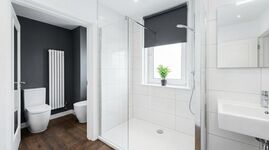 FL32 / TOMASZ-LIVING in KROPP - Parken + Küche Bild 1