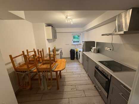 Wohnung / Zimmer mit viel Platz in ruhiger Lage