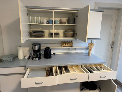 Komplettes Haus mit 3 Wohnungen je 3 Schlafzimmer sowie Balkon u. Garten Bild 5