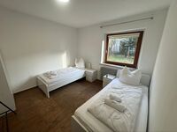 Komplettes Haus mit 3 Wohnungen je 3 Schlafzimmer sowie Balkon u. Garten Bild 1