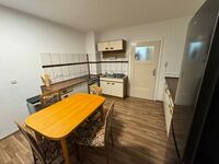 Komplettes Haus mit 3 Wohnungen je 3 Schlafzimmer sowie Balkon u. Garten Bild 6