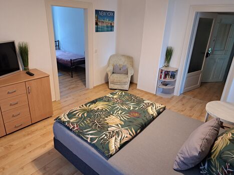 Schlafzimmer 1