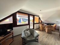Wohn-Esszimmer mit Zugang zur Loggia