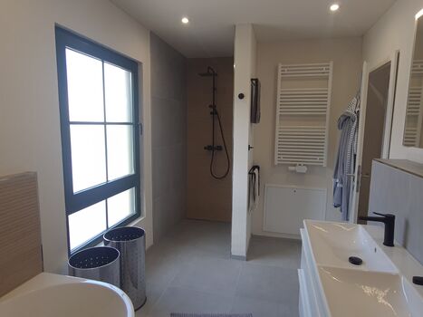 Großes Haus mit Platz für bis zu 12 Personen Bild 2