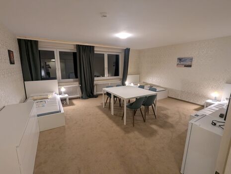 Schöne Monteurwohnung mit 3 Zimmer, Küche,Bad+PKW Stellplatz Bild 2