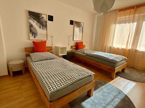 Schlafzimmer 1