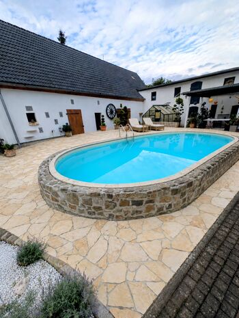 Monteurwohnung "Poolside Cottage"
