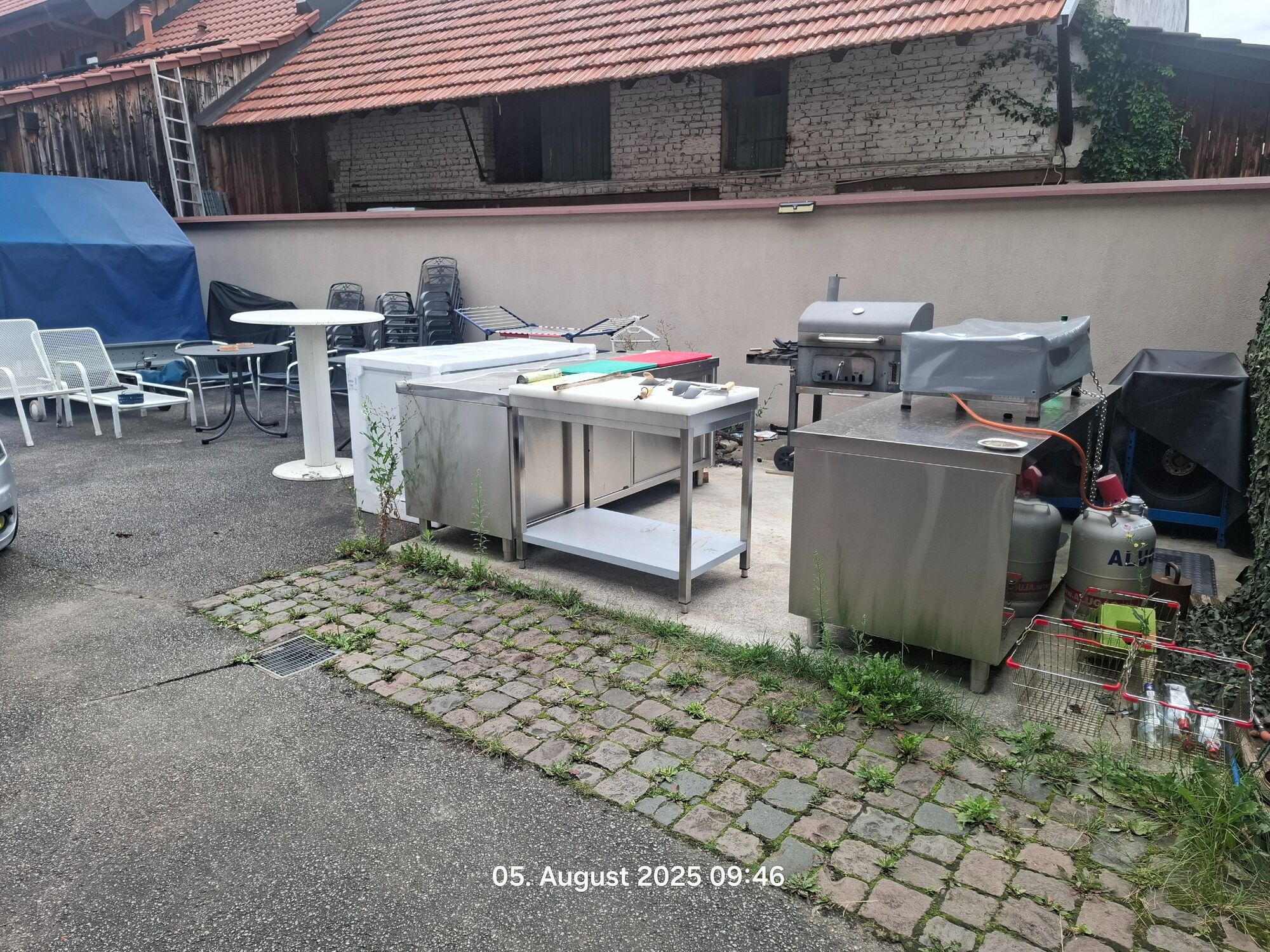 XL Holzkohlegrill + XL Gasbräter+ Kühltruhe