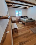 Schlafzimmer ruhig Richtung Garten, Bett 140x200cm