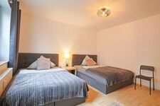 Schlafzimmer mit zwei Betten 