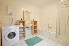 Badezimmer mit Waschmaschine