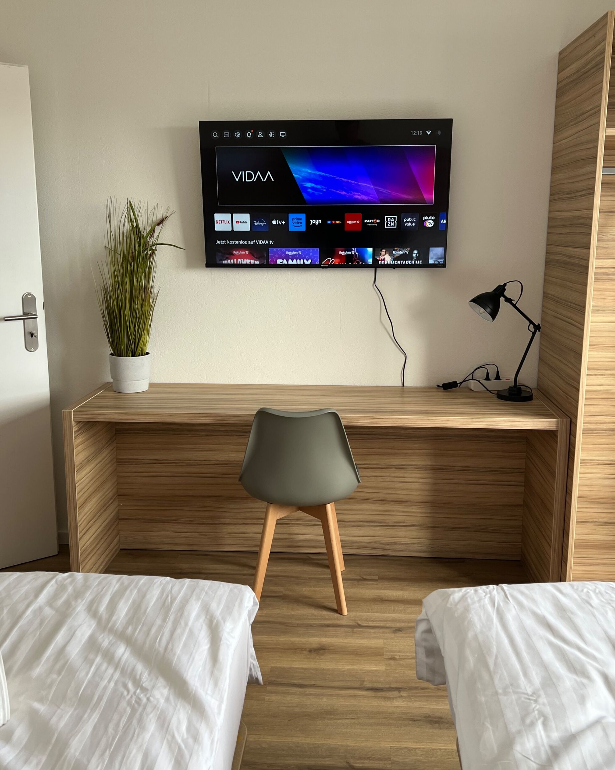 43" Smart-TV in beiden Doppelzimmern