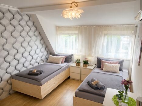 silentsun net - 2,5 Schlafzimmer, 5 Betten, nähe A24 Bild 2