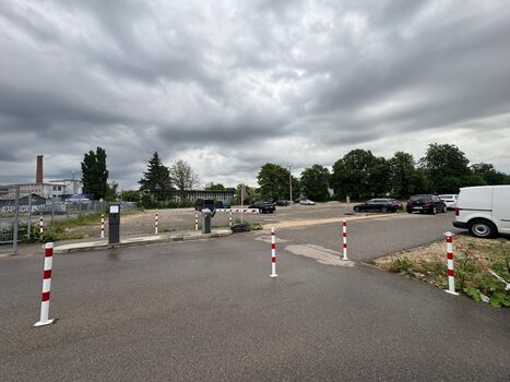 30 Parkplätze Für PKW,Transporter, LKW 