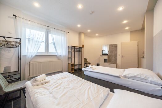 Stylische große 5-Zimmerwohnung WLAN*Free Parking* Bild 5