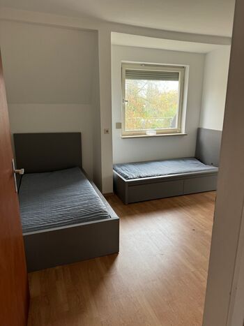 Haus mit 9 Betten, Garten und Stellplätzen Bild 3