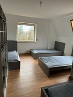 Haus mit 9 Betten, Garten und Stellplätzen Bild 1