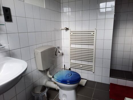 Dachgeschoss Appartement mit eigenem Bad, gesamt ca. 49 qm Picture 3
