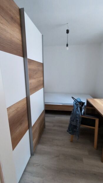 Wohnung ggü. des Rathaus im 2.OG Bild 2