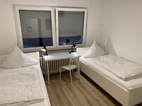 3 bis 14 Pers., 2 Apartments, 6 Schlafzimmer für Monteuere Bild 8