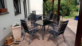 Im Eingangsbereich unter der Pergola