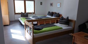 Geräumiges Ferienzimmer (55 m²) in naturbelassenem Tobel Bild 14