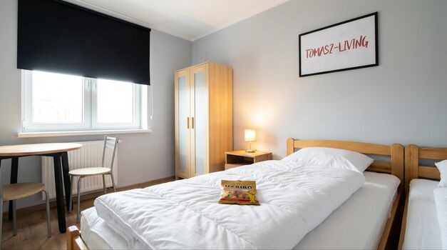 GK11 / TOMASZ-LIVING in AACHEN - Modernes Bad + Smart TV Obrázok 5