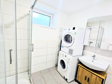 AMB Stays 4-Zimmerwohnung Zwei-WC/Bad, Terrasse, Parkplatz, Max. 7 Pers. Bild 3