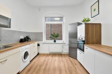 Apartment mit 2 Badezimmer, Küche, Balkon & Parkplatz Bild 2