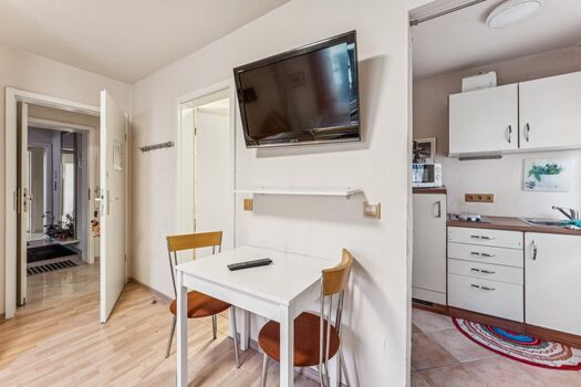Kleines Apartment (01) mit 3 Einzelbetten, Kitchenette und Badezimmer