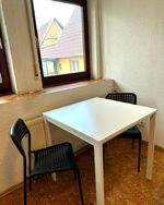 Tisch und Stühle im Schlafzimmer