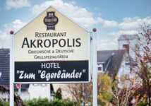 Direkt auf unserem Hof das Restaurant Akropolis