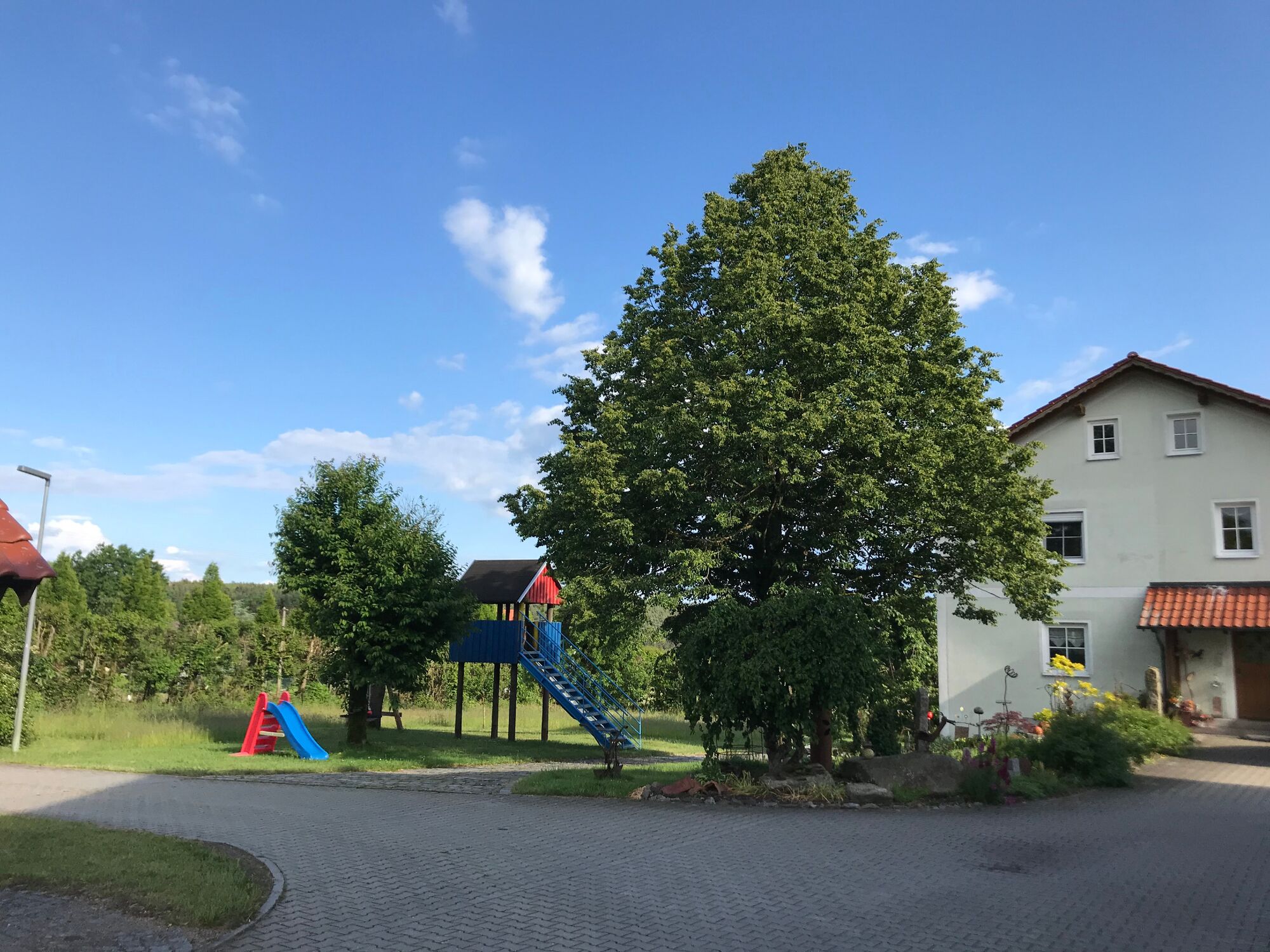 Ansicht Haus und Garten