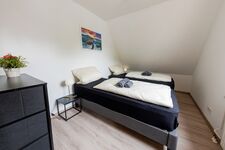 Großzügiges Wohlfühlhaus - kostenlose Parkplätze Bild 9