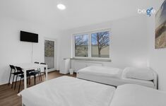 Schlafzimmer 3 mit zwei Einzelbetten, Sitzecke und Smart TV
