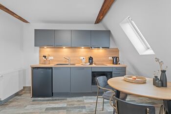 RICLS Apartments Picture 4