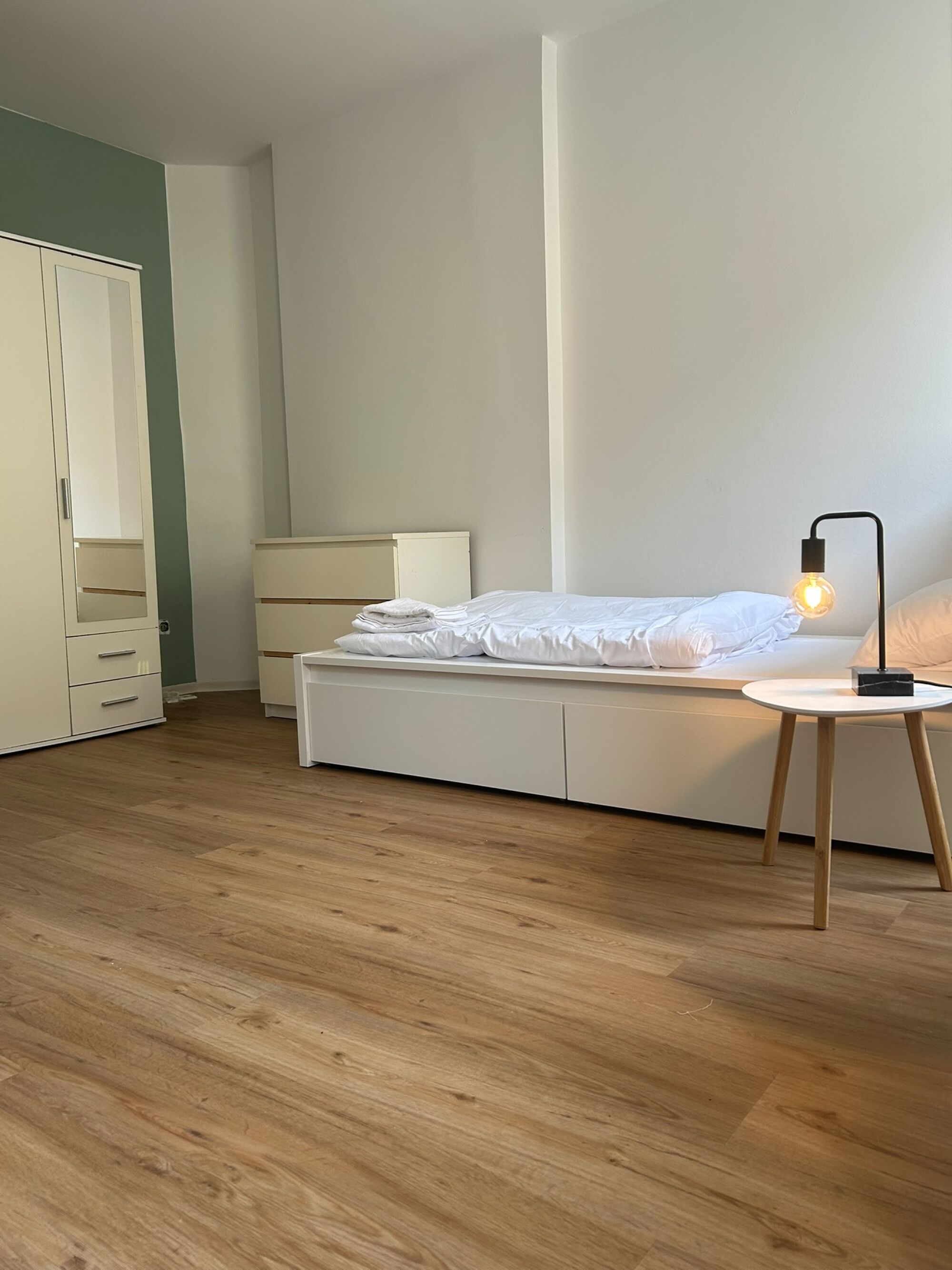 1. OG Rechts Schlafzimmer