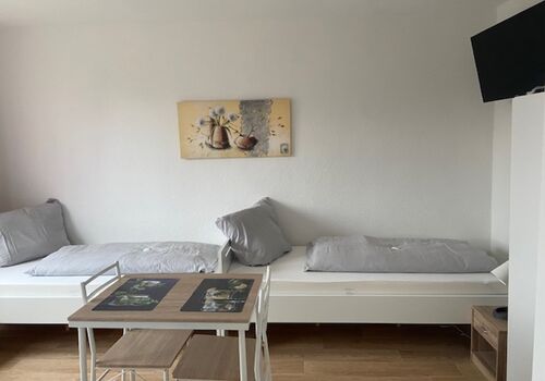 Wohlfühl-Oasen für bis zu 6 Monteure: Tolle Gemütliche Wohnungen Balkon Picture 1