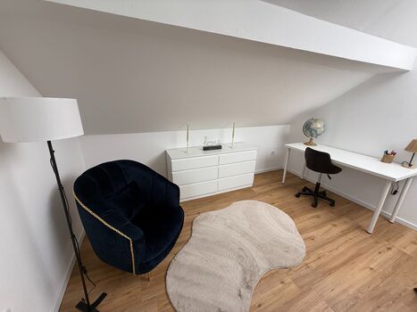 2 Zimmer Dachwohnung mit Burgblick und Kingsize Bett Bild 5